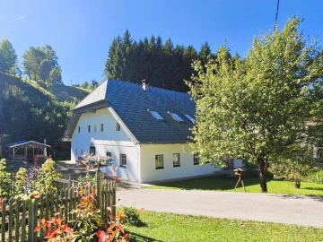 Ein Juwel, ein Sacherl des 18. Jahrhunderts – Historisches Anwesen mit modernem Wohntraum und idyllischem Grundstück!