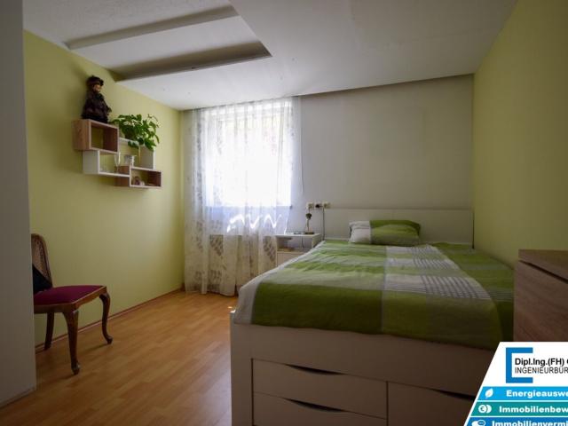 Ein oder Zweifamilienhaus mit Garten & Garage in Ruhiger Sonniger Aussichtslage