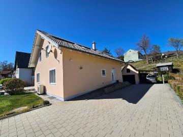 Ein oder Zweifamilienhaus in bester Wohnqualität mit Garten und Carport in Toplage!