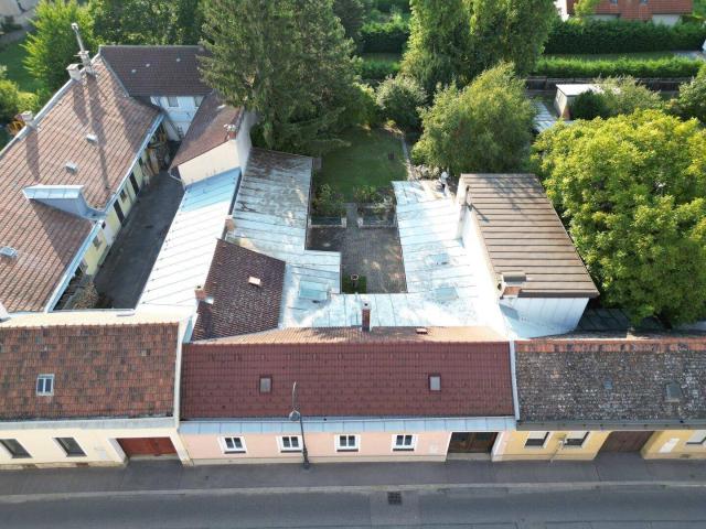 Ein oder Mehrfamilienhaus im historischen Kern von Strebersdorf / Unikat / Modernisierungskonzept / Garten / Parkplatz / EIGENGRUND