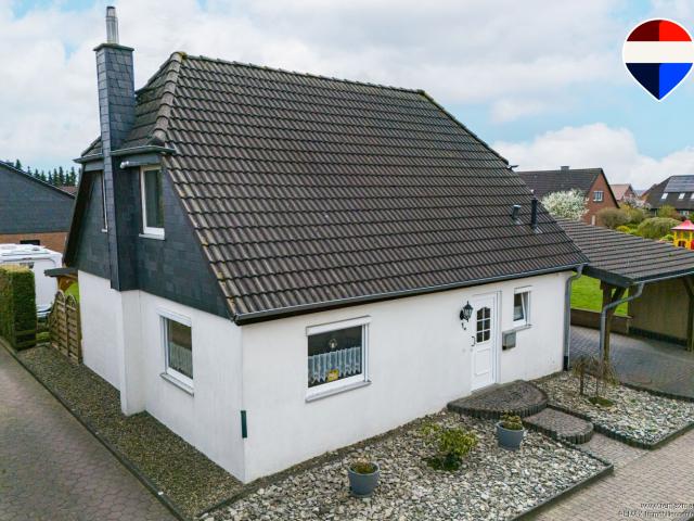 Ein Ort zum Ankommen – gepflegtes Einfamilienhaus mit Kamin, großem Garten und PV Anlage