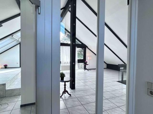 Ein Leben im Licht: Zeitlose HUF Architektur in ihrer reinsten Form