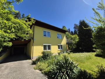Ein /Mehrfamilienhaus in Tainach – Waldrandlage mit Bergblick