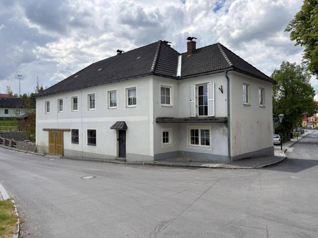 Ein /Mehrfamilienhaus mit Garten und Stadl