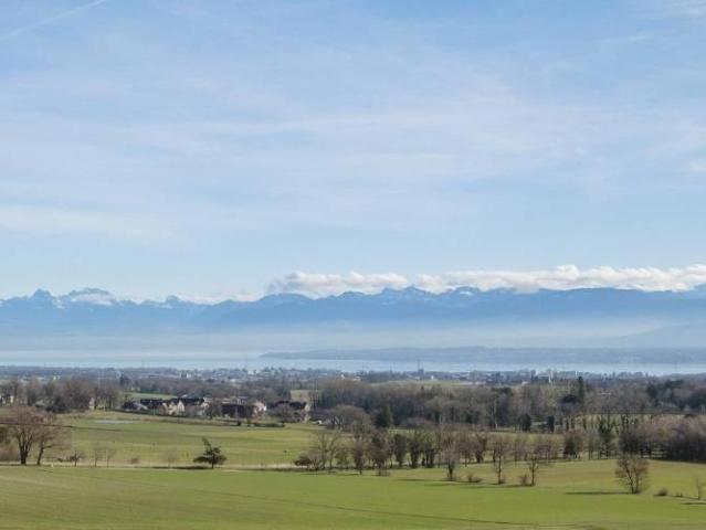 Ein Schlossleben inmitten der Natur mit Seeblick