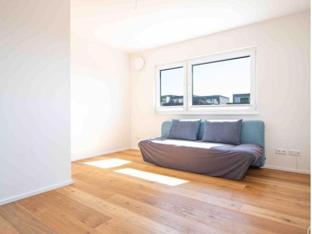 Ein Schmuckstück in top Wohngegend mit offener Küche, XXL Terrasse & Hygge Kaminofen ab 01.11.26