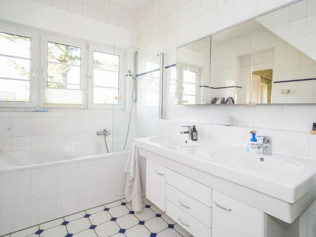 Ein seltenes Juwel freistehende, neoklassizistische Villa in Rheinberg mit großem Grundstück
