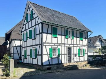 Ein Stück Geschichte denkmalgeschütztes Fachwerkhaus im Herzen von Overath