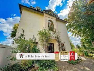 Ein stilvolles Mehrfamilienhaus, das Raum für echtes Mehrgenerationenleben schafft