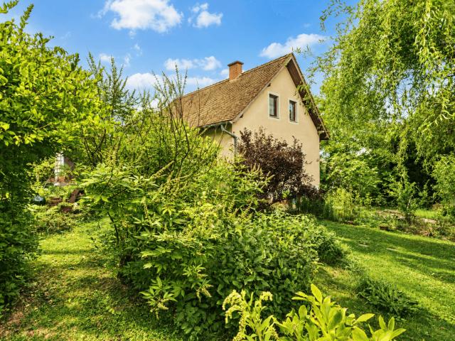 Ein Paradies für Gartenliebhaber – Wohnhaus mit großem Naturgarten und Potenzial