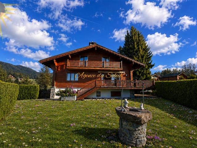 Chalet mit Charakter von 8,5 Zimmern in einer exklusiven Umgebung am Rand des Ballesteros Golfplatzes in Crans