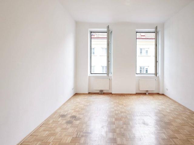 Ein Raum voller Licht und Leichtigkeit – Altbaucharme pur!
