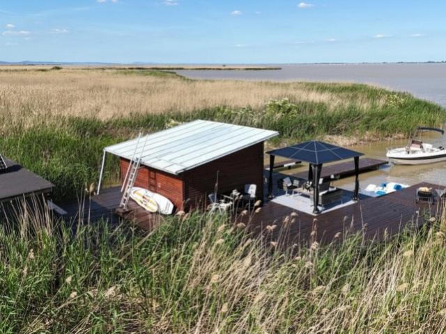 Ein Rückzugsort mitten im See – Natur, Ruhe und Freiheit pur Das Haus im See Mörbisch inkl. Motorboot