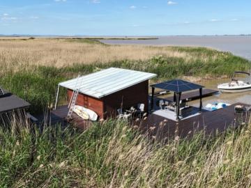 Ein Rückzugsort mitten im See – Natur, Ruhe und Freiheit pur Das Haus im See Mörbisch inkl. Motorboot