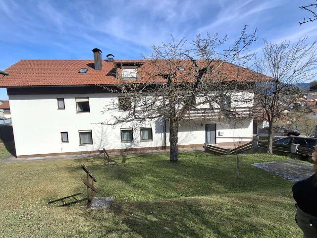 Ein Wohnhaus mit Fremdenzimmer oder eine Frühstückspension. Ein Anwesen für vielseitige Nutzung