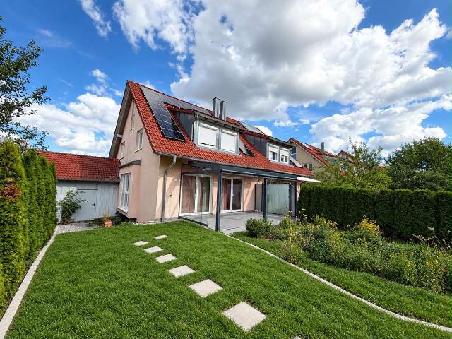 Ein Wohntraum mit Blick in die Zukunft – moderne Doppelhaushälfte mit PV, Speicher & Garten