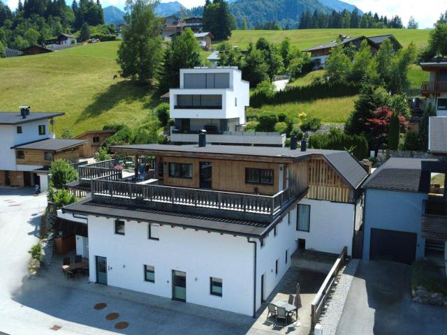 Ein Wohntraum in erhöhter Lage mit unvergleichlichem Bergpanorama: 12 Zimmer, Garten, 5 Terrassen, Garage, 6 Stellplätze!