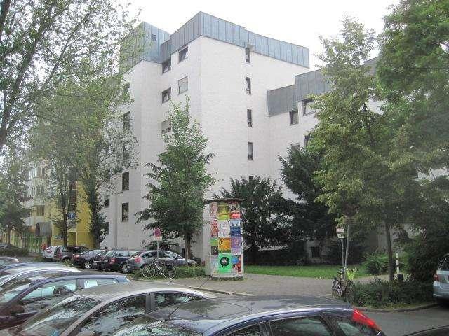 Ein tolles Wohngefühl: zentrale 4 Zimmer Wohnung mit Balkon!