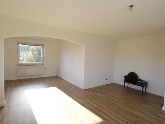 Ein Traum! Großzügige Drei Zimmer Wohnung ! Frisch renoviert! Ellerau!