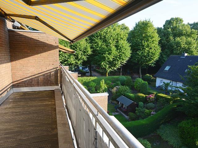 Ein Traum in KR Uerdingen: sanierte 2 Zimmer Wohnung mit großem West Balkon, EBK u. Garage