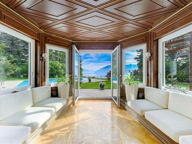 Ein Traumhaus in Chexbres – Schwimmbad und Panoramablick auf den See und die Alpen