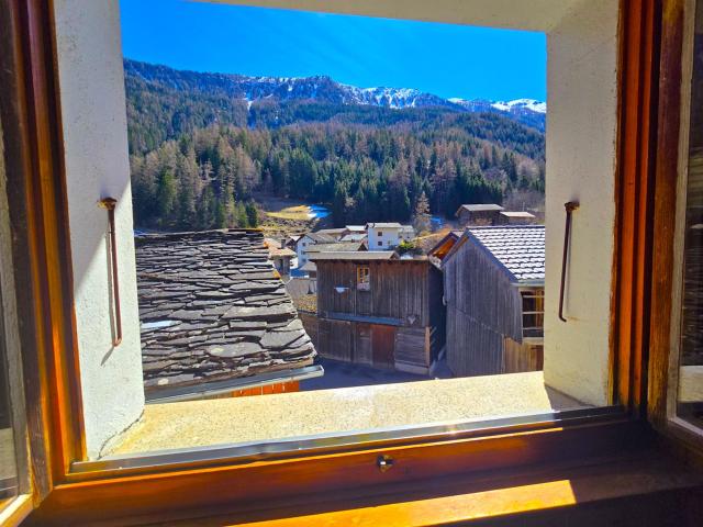 Ein vorstellbares Projekt: Haus zu renovieren im Herzen von Praz de Fort – großes Potenzial mit 2 Wohnungen