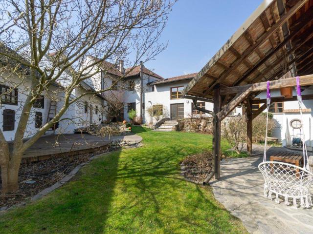 Ein Vierkanthof wie aus dem Bilderbuch – liebevoll renoviertes Wohnhaus und traumhafter Innenhof