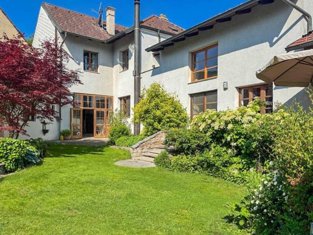 Ein Vierkanthof wie aus dem Bilderbuch – liebevoll renoviertes Wohnhaus und traumhafter Innenhof