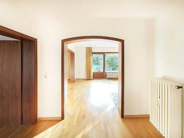 Ein Zuhause voller Möglichkeiten: zeitloses Zweifamilienhaus mit wunderschönem Garten!