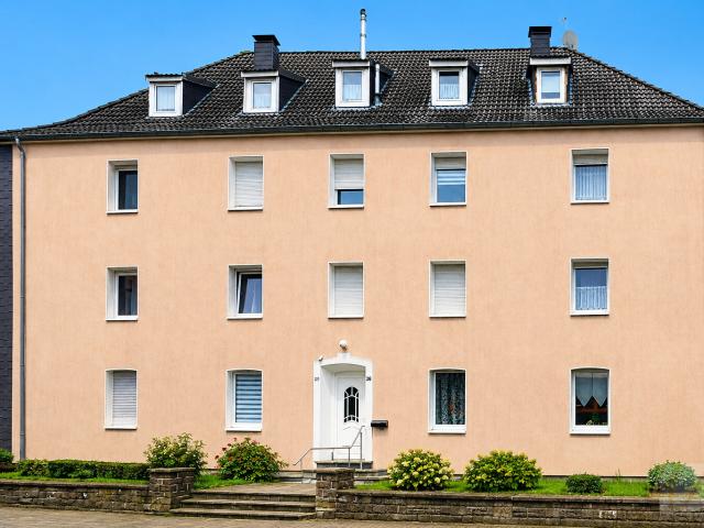 Ein Zuhause zum Wohlfühlen, helle Dachgeschosswohnung mit 5 Zimmern und ca.119m² Wohnfläche und Stellplatz