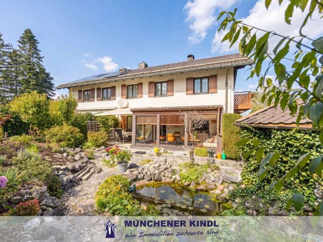 Ein Zuhause zum Wohlfühlen – mit Charme, Wintergarten und Kachelofen in Baldham