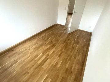 Ein Zuhause zum Verlieben: 4 Zimmer Wohnung mit sonnigem Grünblick, lichtdurchfluteten Räumen, hochwertig saniertem Badezimmer, großzügiger Küche & viel Platz für Familien!