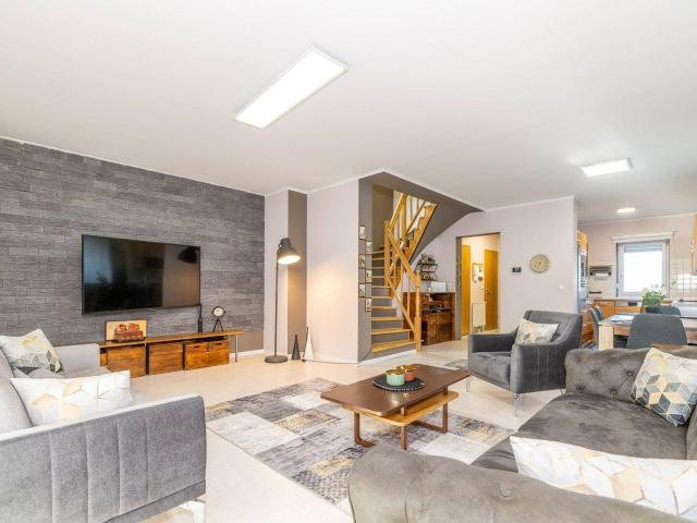 Ein Zuhause das alles kann | Erstklassige Doppelhaushälfte in der Naturparkgemeinde Mannersdorf | 5 Zimmer | Eigengrund | 5 Stellplätze | Keller