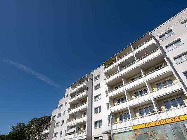 Ein Zuhause, das dich versteht – sogar montags./A home you'll love—even on Mondays
