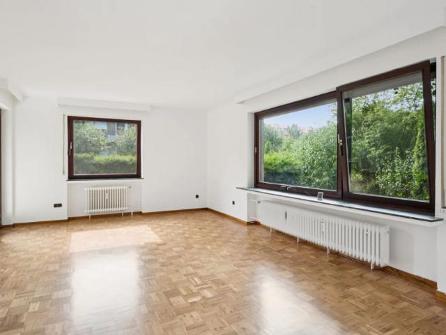Ein Zuhause für Gartenliebhaber – Stilvolle 5 Zimmer Wohnung mit 200 m² privater Gartenidylle
