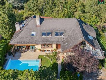 GROßZÜGIGES ANWESEN MIT POOL UND FERNBLICK