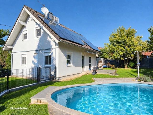 Ein Zuhause für Genießer Einfamilienhaus mit Pool und 2 Garagen bezugsbereit