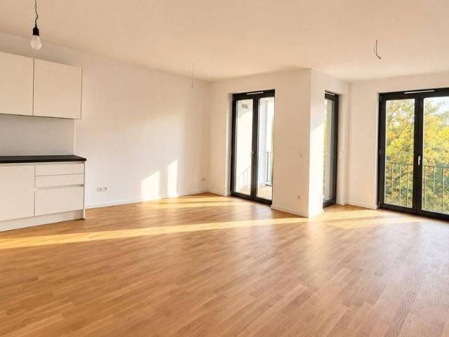 Ein Zuhause für zwei – modernes Wohnen mit Balkon und grünem Innenhof