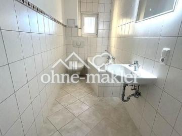 1 Monat mietfrei, große und helle Renovierte 2 Zimmer Wohnung mit Einbauküche. Jetzt anfragen!
