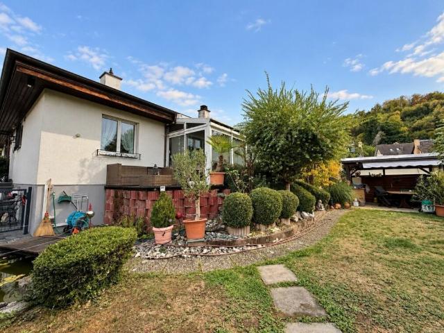Ein Zuhause mit Charme und wunderschönem Garten in Duggingen