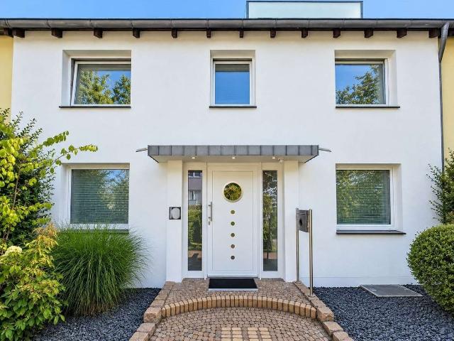 Ein Zuhause mit Charakter und Raum für mehr – modernisiertes Mittelreihenhaus mit Dachstudio & Da