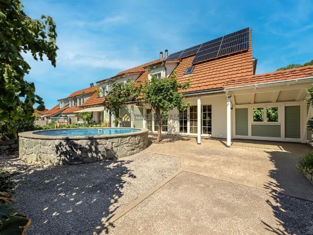 Ein Zuhause mit Charakter 5.5 Zimmer, Pool, Pizzaofen und viel Lebensqualität