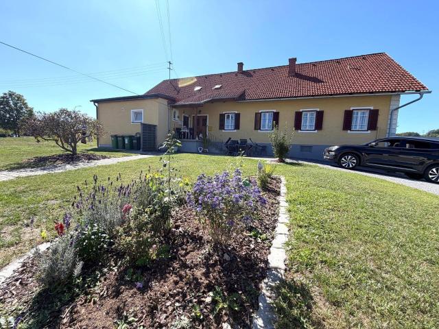 Ein Zuhause mit beeindruckendem Platzangebot, großzügigem Hof und Garten