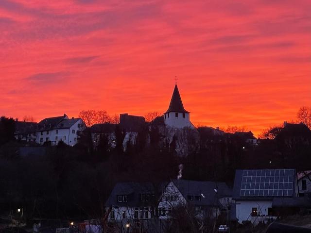 Ein Zuhause mit Burgblick und Zukunftsperspektive