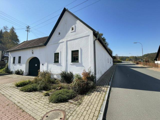Ein Zuhause mit Geschichte – Charmantes Bauernhaus in traumhafter Ruhelage BJ 1860 Laufend Modernisiert ca. 472m² GFL ca. 240 m² NFL 5 Zimmer Möbliert Kamin Einbauküche Garten Terrasse