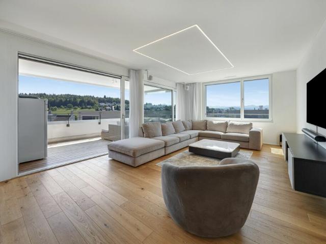 Ein Zuhause mit Weit und Bergblick sowie hoher Wohnqualität