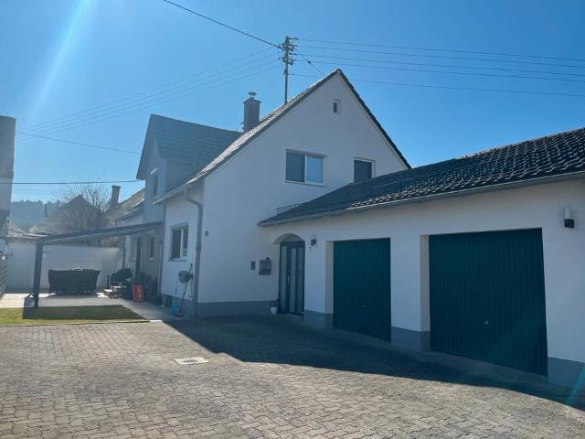 Ein Zwefamilienhaus in Affing mit PV Anlage