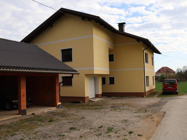Ein Zweifamilienhaus