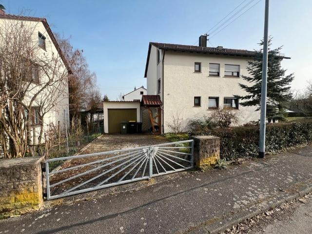 Ein Zweifamilienhaus