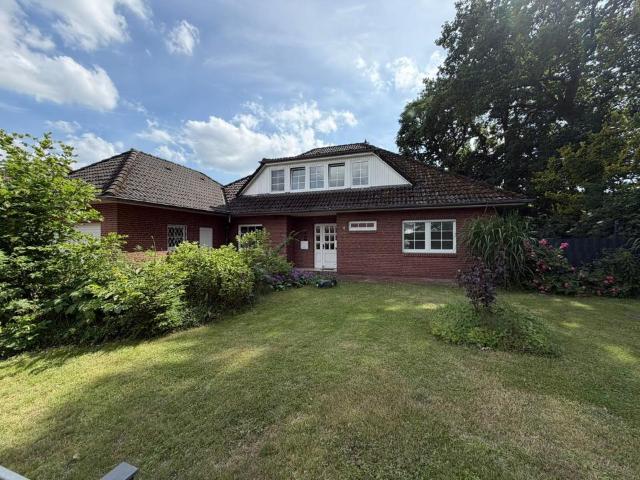 Ein Zweifamilienhaus – 254 m², Mieteinnahme, provisionsfrei